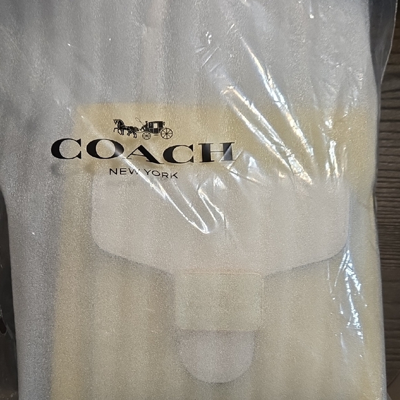 Coach MINI PEPPER CROSSBODY IN COLORBLOCK Never Opened. NWT - Picture 3 of 5